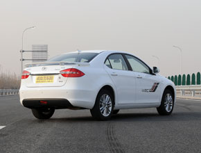 運動范兒家用車 試駕江淮和悅1.5L MT運動版 卓眾汽車網