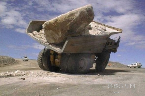 一起學開車(11)救命寶典：遭遇爆胎怎么辦？