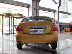 一汽豐田  威馳 1.6L AT 車輛正后方尾部視角