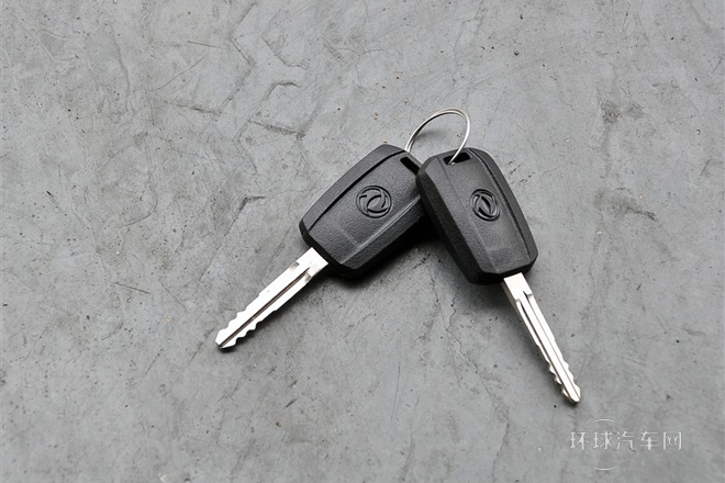 2014款 2.5T御利寶物流車標配短軸中頂ZD25