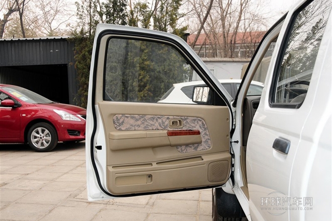 2013款 2.4L汽油四驅標準型