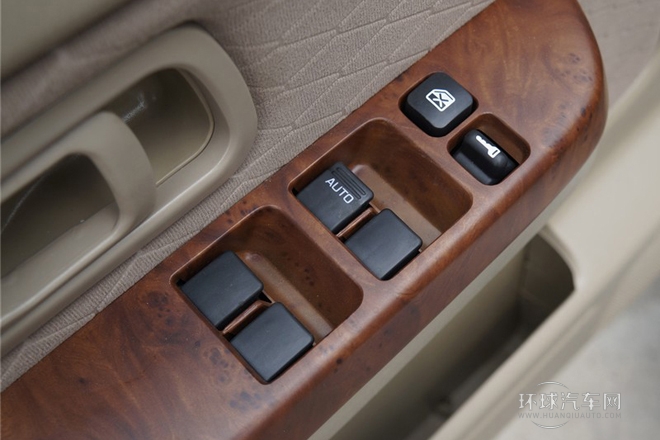 2013款 2.4L兩驅標準型5座ZN6494