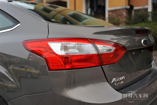 2012款 三廂 2.0L AT旗艦型