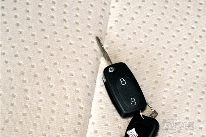 2014款 2.8T商務版高頂4JB1T