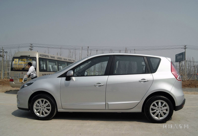 2012款 2.0 風(fēng)景時尚版