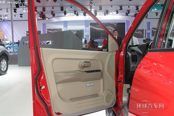 2013款 經(jīng)典版 2.0L 四驅(qū)豪華型