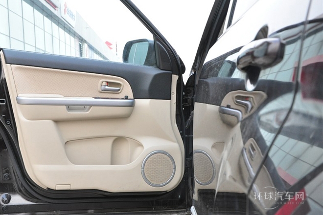 2012款 2.4L MT豪華導航5門版