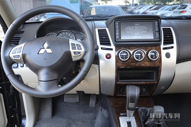 2014款 3.0L 自動四驅行政版