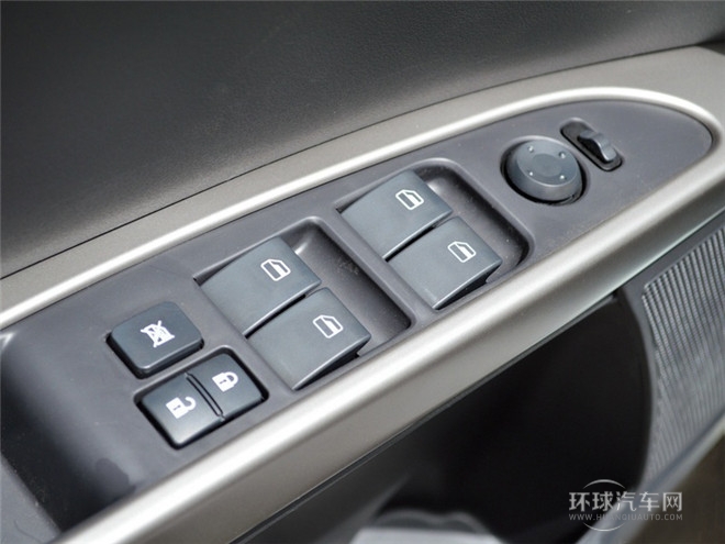 2014款 1.5L 手動(dòng)智驅(qū)感恩版