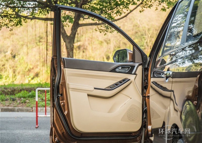 2015款 1.8L 手動豪華導航ESP版 7座