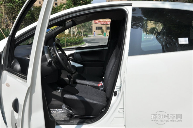 2015款 1.0L AMT 悅酷型