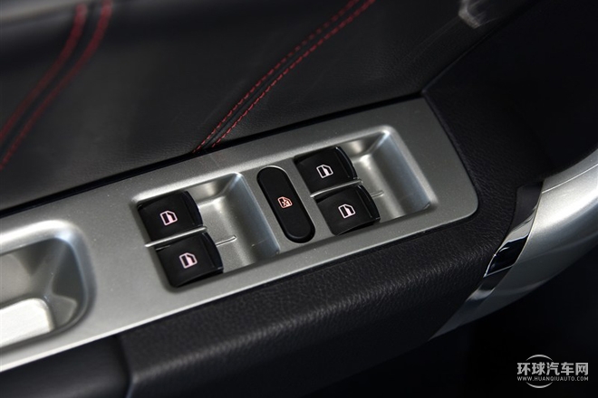 2015款 運動版 1.5T 自動兩驅尊享型