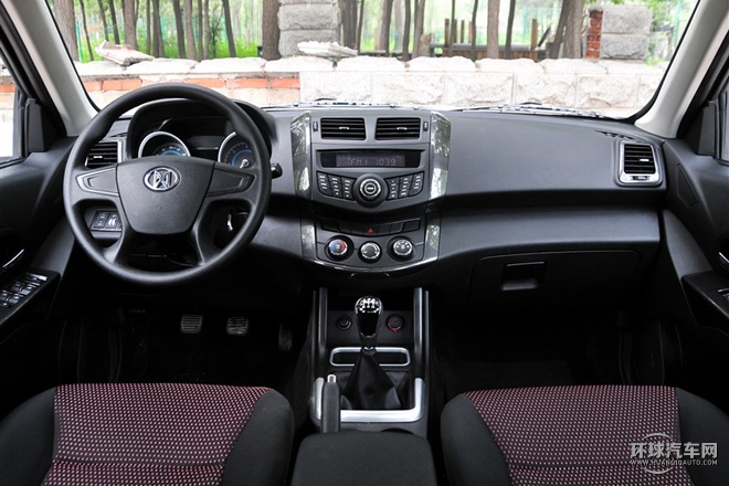 2015款 2.8T兩驅(qū)舒適版標(biāo)準(zhǔn)軸距JE493ZLQ4E