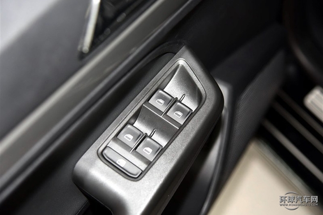 2015款 230TSI 手動舒適版