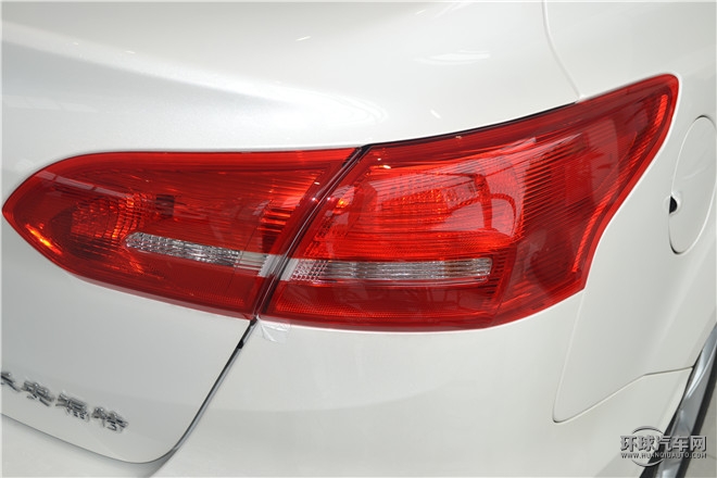 2015款 兩廂 1.6L 手動(dòng)舒適型