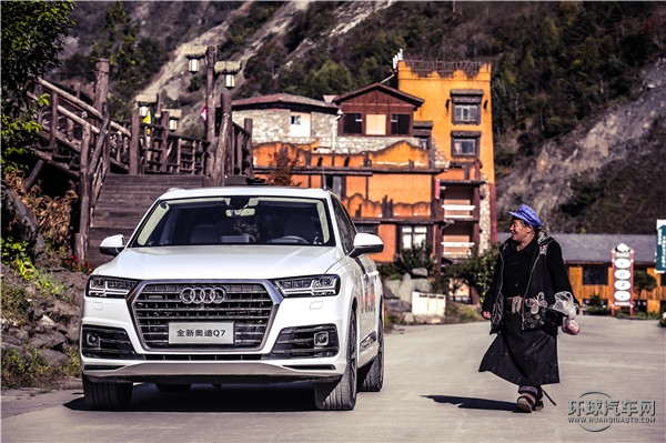 全新奧迪Q7“偉大，不止”成都至臥龍?jiān)囻{