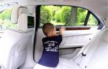 你以為的安全，正將孩子置于死地——別將孩子單獨留在車內！