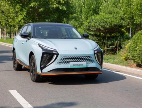 勇闖“千度火?！?，風行雷霆成為國內首款公開穿行烈火純電車