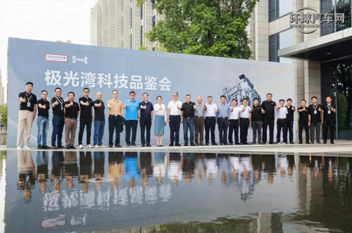 媲美電車靜謐與性能？專家試駕極氪9X，盛贊極光灣電驅動DHT290無感切換與強勁動力第1張